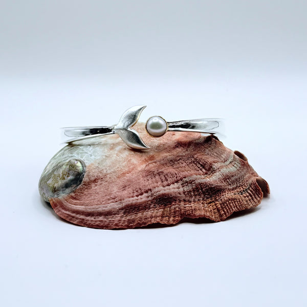 WHALE TAIL HINGE CUFF