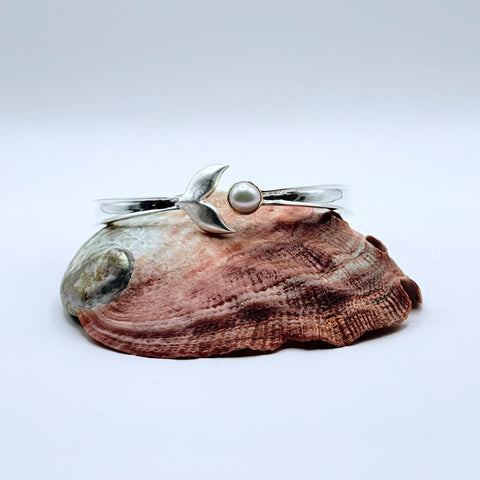 WHALE TAIL HINGE CUFF