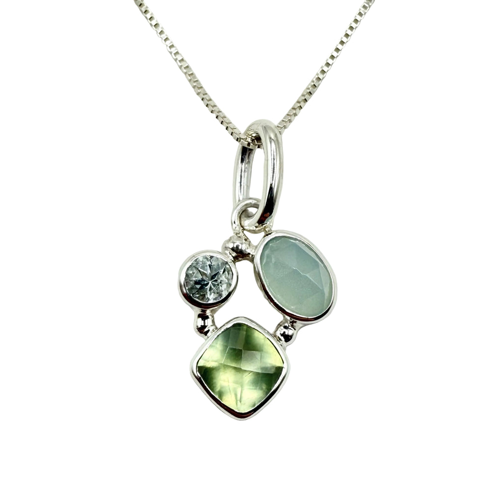 GREEN CLUSTER NECKLACE